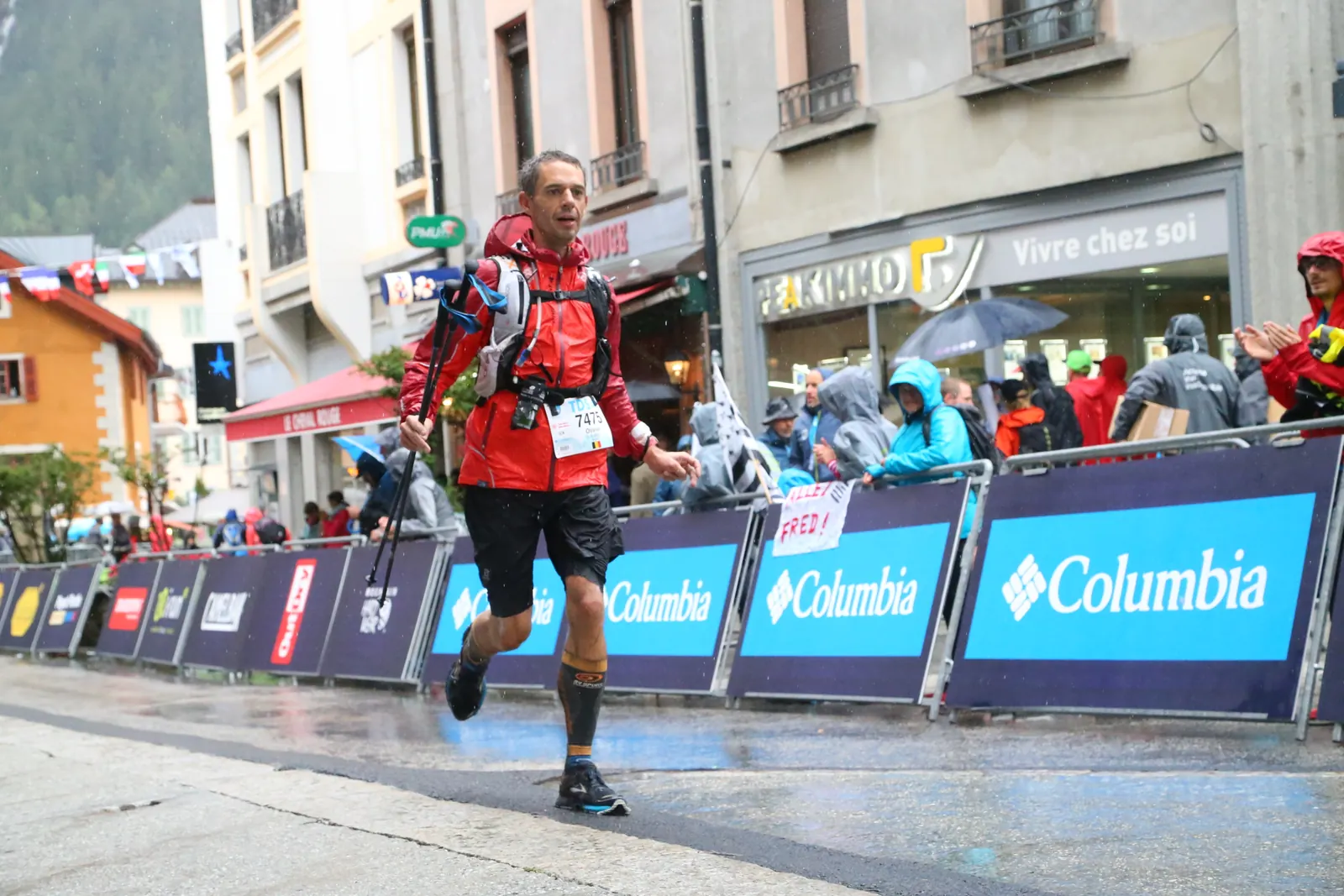 Arrivée dans un village après une course de montagne.