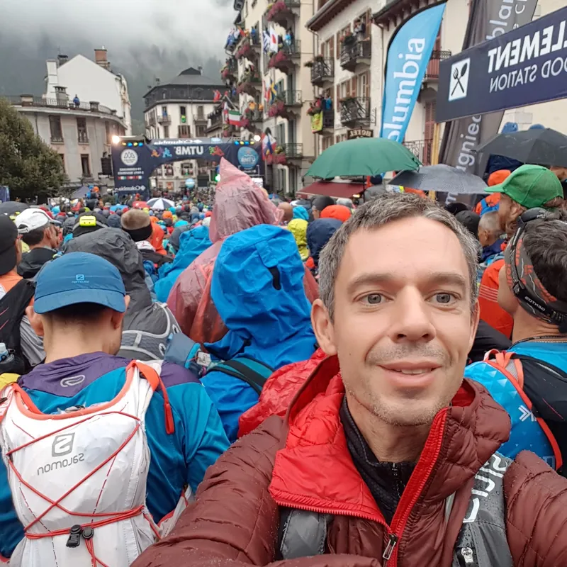 Olivier dans la foule sur la ligne de départ à Chamonix